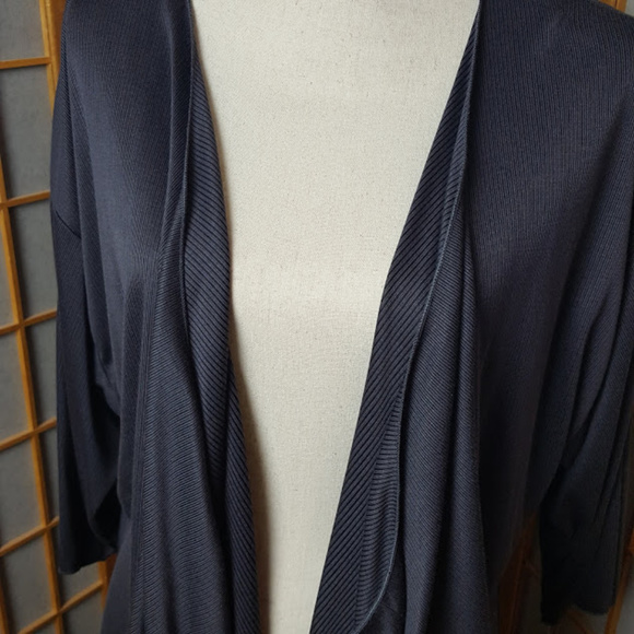 Lularoe Shirley Solid Charcoal Gray Kimono - Picture 2 of 6